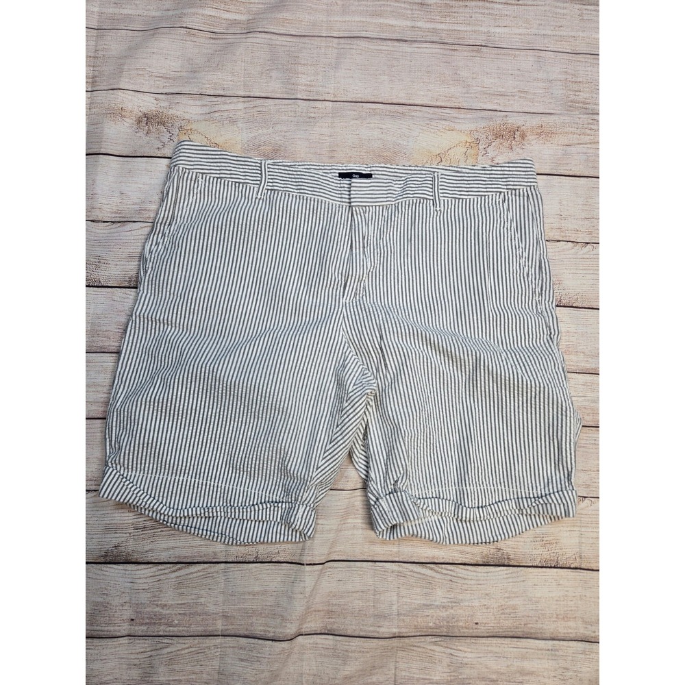 GAP Gray Women's Seersucker Stripe Shorts Flat Front 8.5" Inseam Size 16 Bermuda